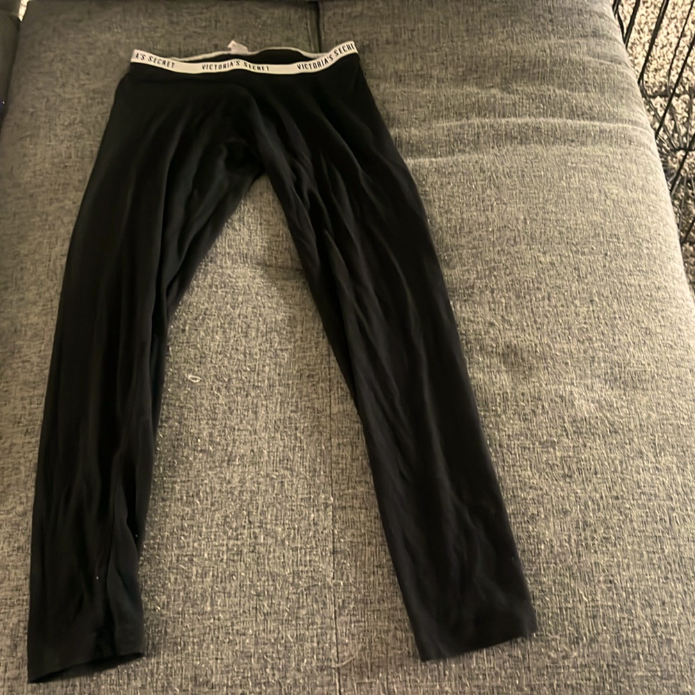 Black Victoria’s Secret leggings